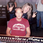 HERETIC [US, CA, Los Angeles]-Bandphoto 1987: Mike Howe und Produzent Kurdt Vanderhoof bei den Studioarbeiten zu »Breaking Point«